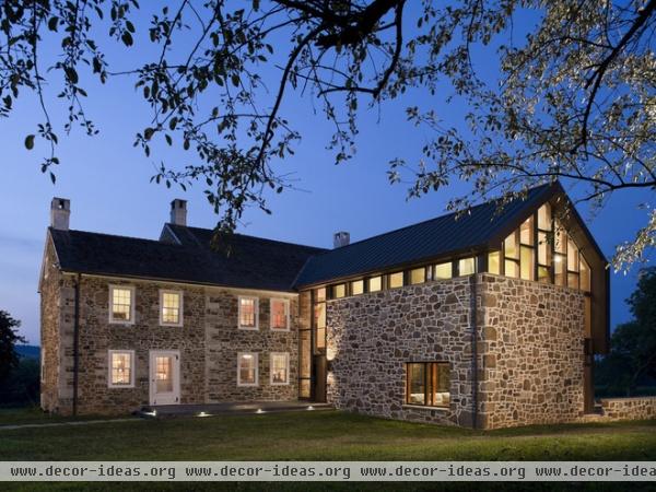 farmhouse exterior by Wyant Architecture