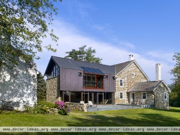 farmhouse exterior by Wyant Architecture