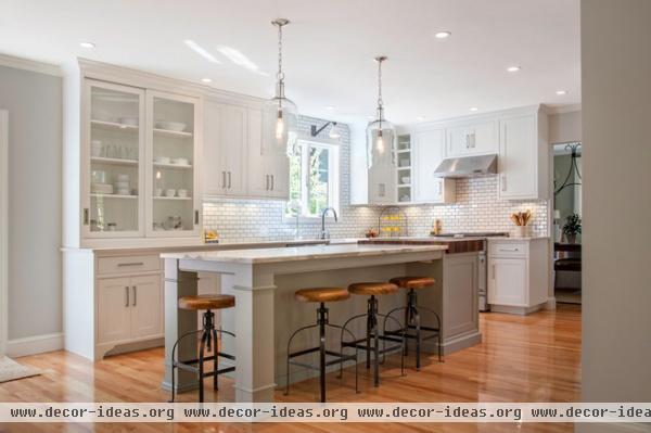 farmhouse kitchen by Pennville Custom Cabinetry