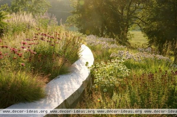 contemporary landscape by Adam Woodruff + Associates, Garden Artisans