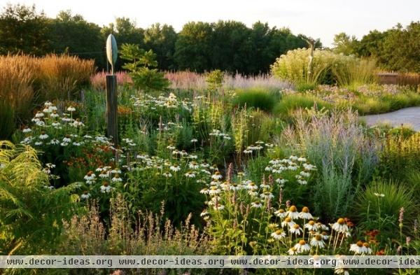 contemporary landscape by Adam Woodruff + Associates, Garden Artisans