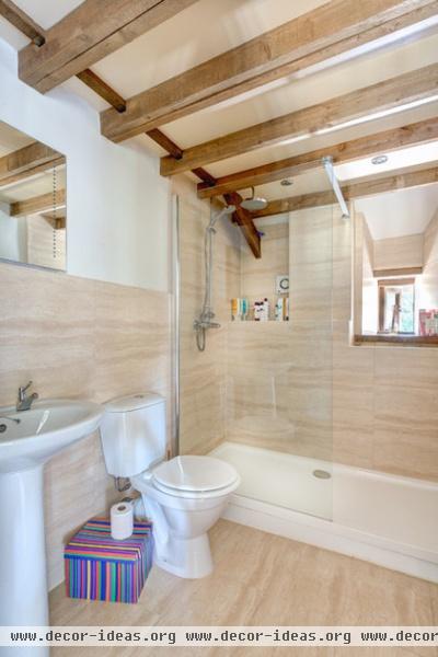 farmhouse bathroom by Colin Cadle Photography