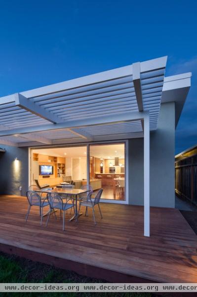 modern deck by Rossington Architecture