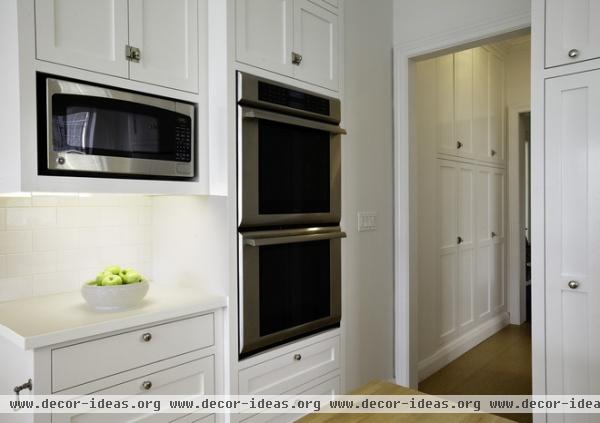 traditional kitchen by Mahoney Architects & Interiors