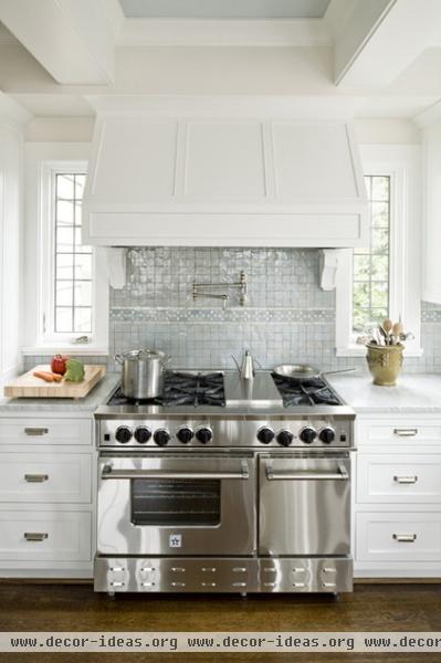 traditional kitchen by Jenny Baines, Jennifer Baines Interiors