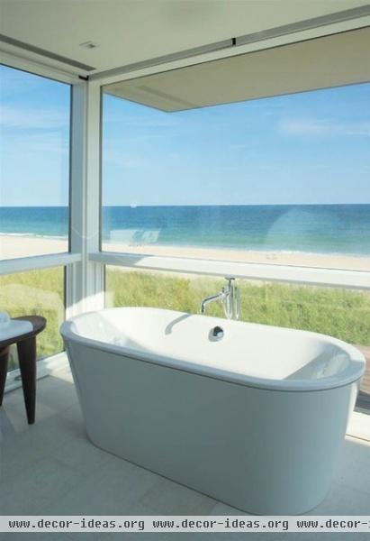 beach style bathroom by Stelle Lomont Rouhani Architects