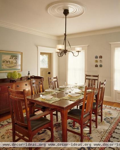 traditional dining room by Polhemus Savery DaSilva