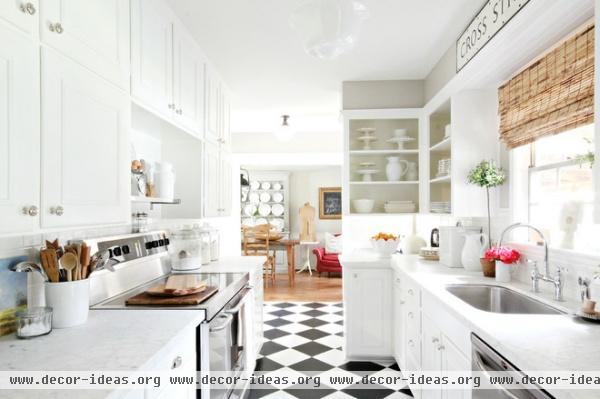 traditional kitchen by Holly Mathis Interiors