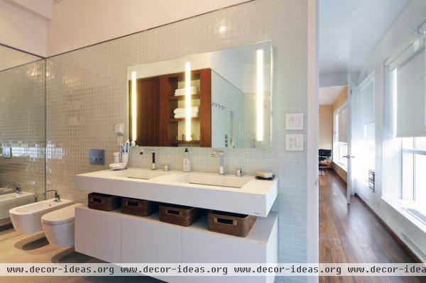 modern bathroom by BWArchitects (formerly Basil Walter Architects)