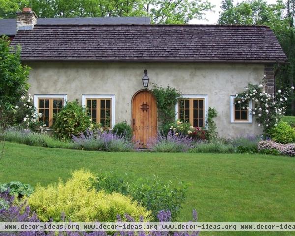 farmhouse landscape by Dear Garden Associates, Inc.