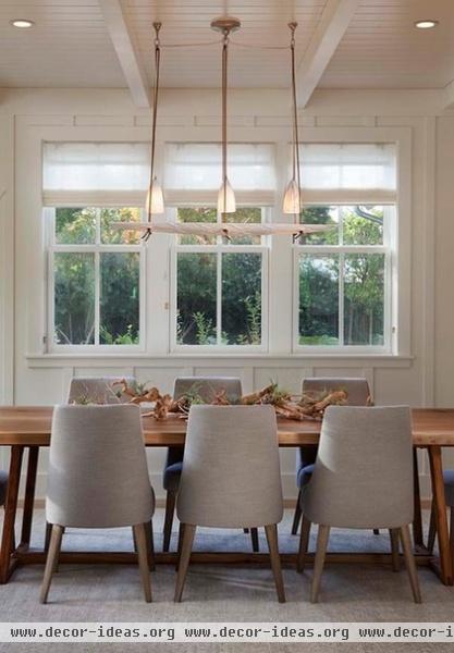 farmhouse dining room by Modern Organic Interiors