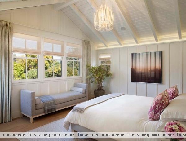 farmhouse bedroom by Modern Organic Interiors