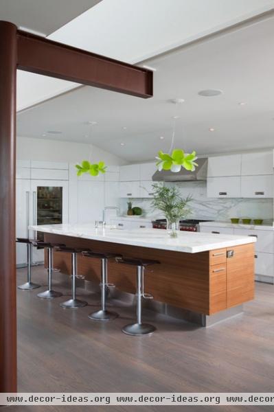 contemporary kitchen by Tongue & Groove