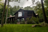 Houzz Tour: Laid-Back Comfort in the New York Woods