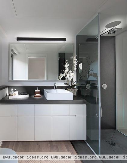 modern bathroom by Elad Gonen