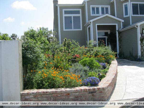 traditional landscape by creations landscape designs