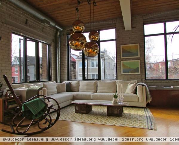 industrial living room by Jenn Hannotte / Hannotte Interiors