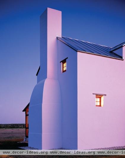 farmhouse exterior by Michael G Imber, Architects