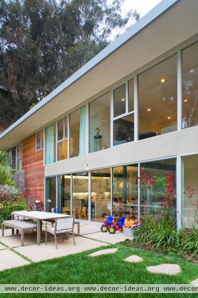 midcentury exterior by Shubin + Donaldson Architects, Inc.