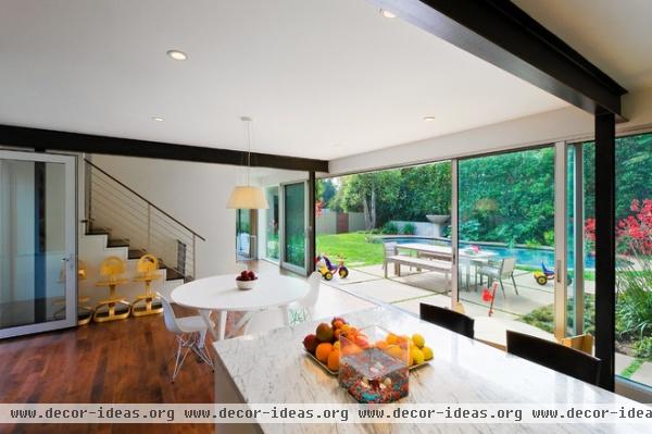 midcentury dining room by Shubin + Donaldson Architects, Inc.