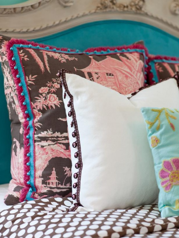 Toile and Floral Throw Pillows Combined with Polka Dots : Designers' Portfolio