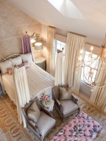 Traditional and Romantic Master Bedroom with Wallpaper : Designers' Portfolio