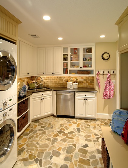 traditional kitchen by Lake Country Builders