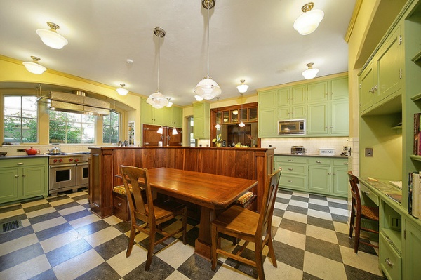 traditional kitchen by Domiteaux + Baggett Architects, PLLC