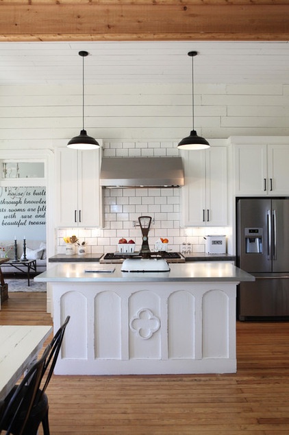 farmhouse kitchen by Magnolia Homes