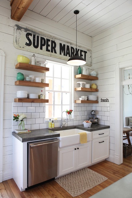 farmhouse kitchen by Magnolia Homes