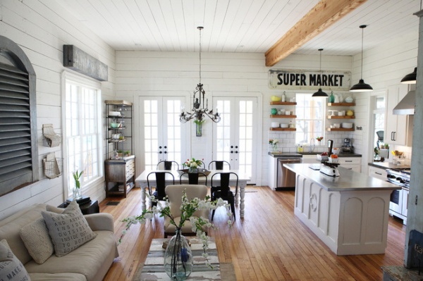 farmhouse living room by Magnolia Homes