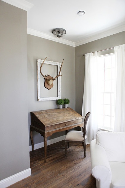 farmhouse bedroom by Magnolia Homes