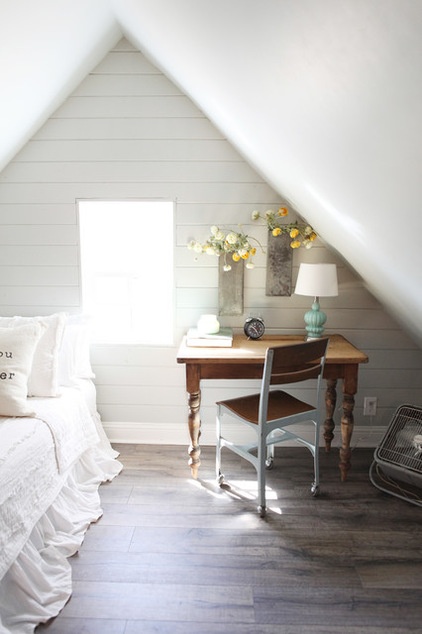 farmhouse bedroom by Magnolia Homes