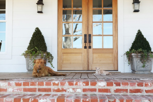 farmhouse entry by Magnolia Homes