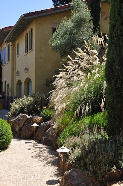 traditional landscape by Arterra LLP Landscape Architects