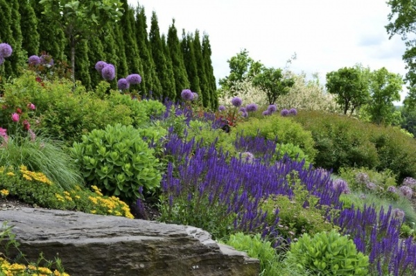 contemporary landscape by Pennsylvania Landscape & Nursery Association