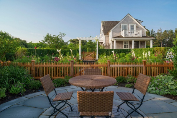 beach style patio by Sudbury Design Group