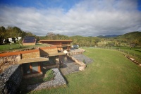 Houzz Tour: A Self-Sufficient Farmhouse With a Sheep-Pasture Roof