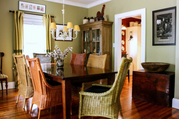 traditional dining room by Mina Brinkey