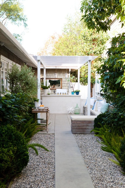 traditional patio by Molly Wood Garden Design