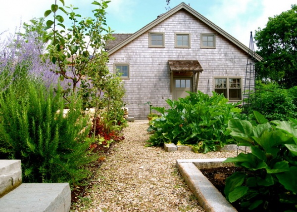 farmhouse landscape by The Garden Design Company