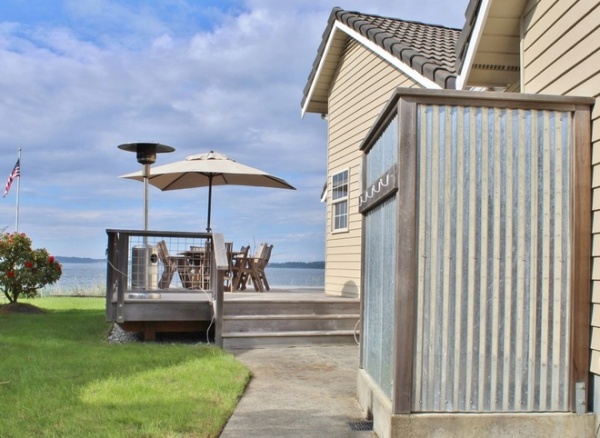 beach style deck by Kimberley Bryan