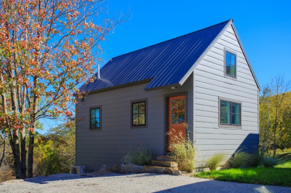 transitional exterior by Kevin Browne Architecture