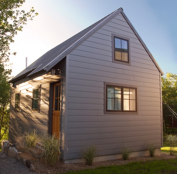 transitional exterior by Kevin Browne Architecture