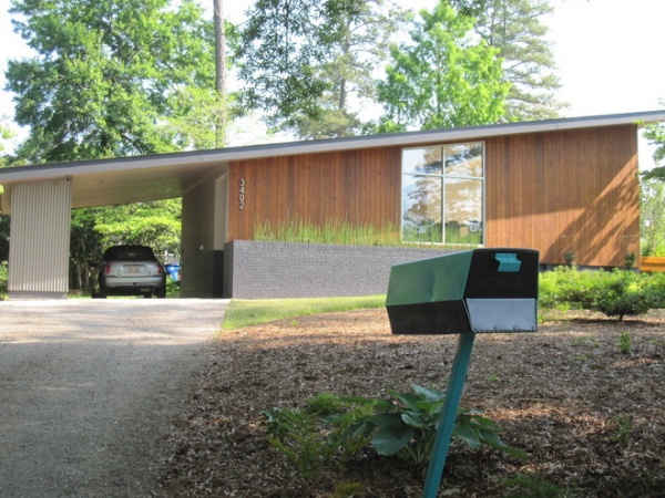 Mid-century Modern Mailbox Compliments Home's Aesthetic