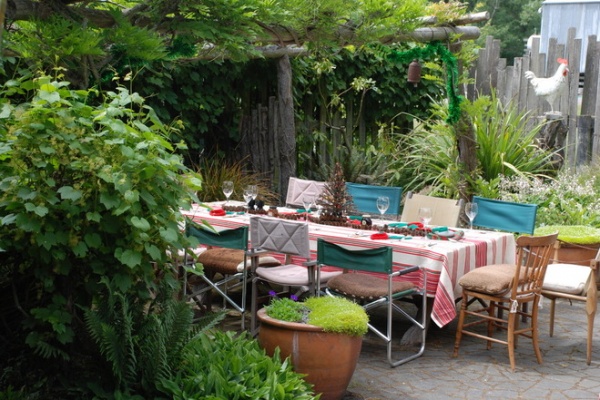 rustic patio by Earthwork Landscape Architects