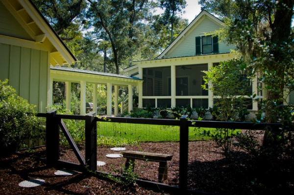 farmhouse exterior by Wayne Windham Architect, P.A.