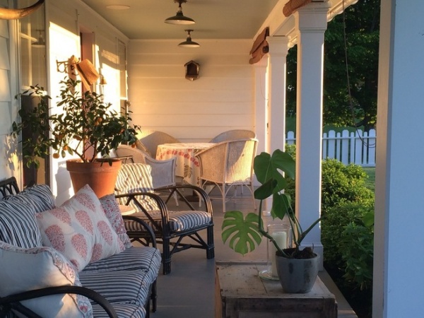 farmhouse porch by Rafe Churchill: Traditional Houses