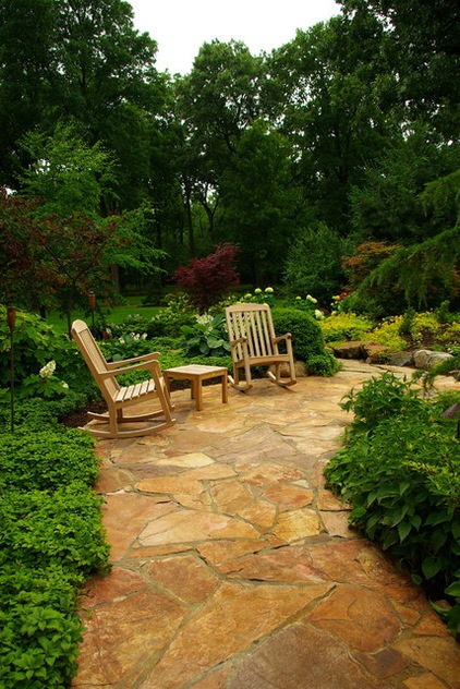 traditional patio by Smalls Landscaping