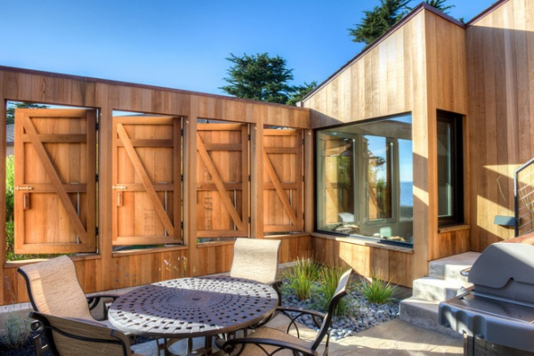 midcentury patio by Hudson Street Design